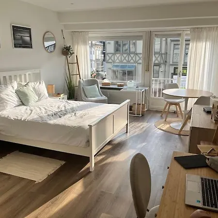 Appartement Sea Escape, Comfortable Studio 50m. From The *